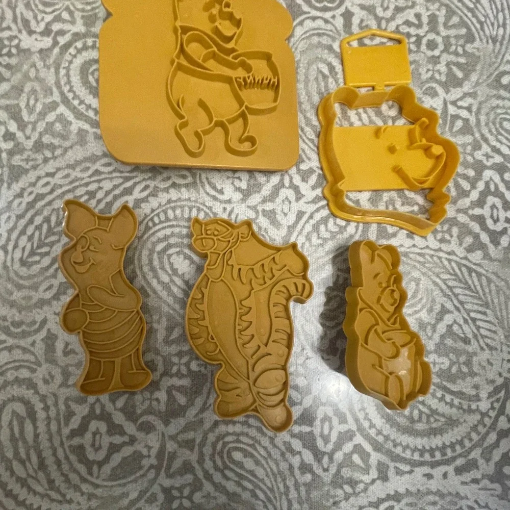 Vintage 1994 Wilton Disney Winnie the Pooh Cookie Cutter Sandwich Press Set 5pc